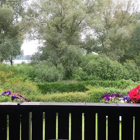 Holiday home Reetdachhaus Am Gross Sarau